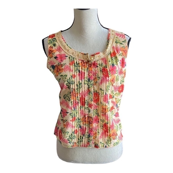 White Stag Tops - WHITE STAG-BUTTON FRONT SLEEVELESS TOP-SIZE SMALL 4/6